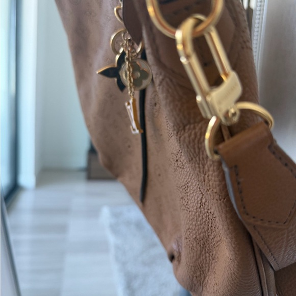 Louis Vuitton Caramel Crossbody Handbag with Bag Charm and Pouchette - Picture 6 of 16